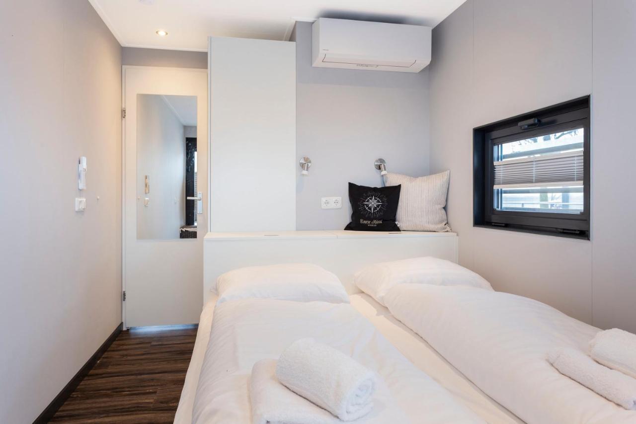 Welcome In - Houseboat 'Elysium' Met Eigen Aanlegsteiger Sneek - Offingawier Eksteriør bilde
