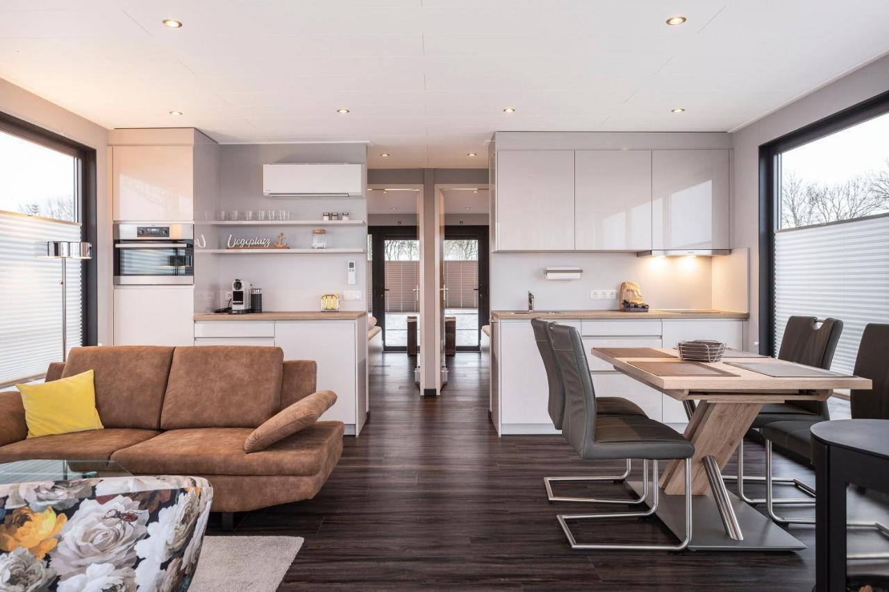 Welcome In - Houseboat 'Elysium' Met Eigen Aanlegsteiger Sneek - Offingawier Eksteriør bilde