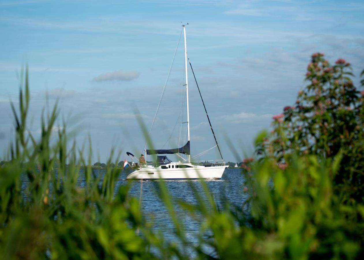 Welcome In - Houseboat 'Elysium' Met Eigen Aanlegsteiger Sneek - Offingawier Eksteriør bilde