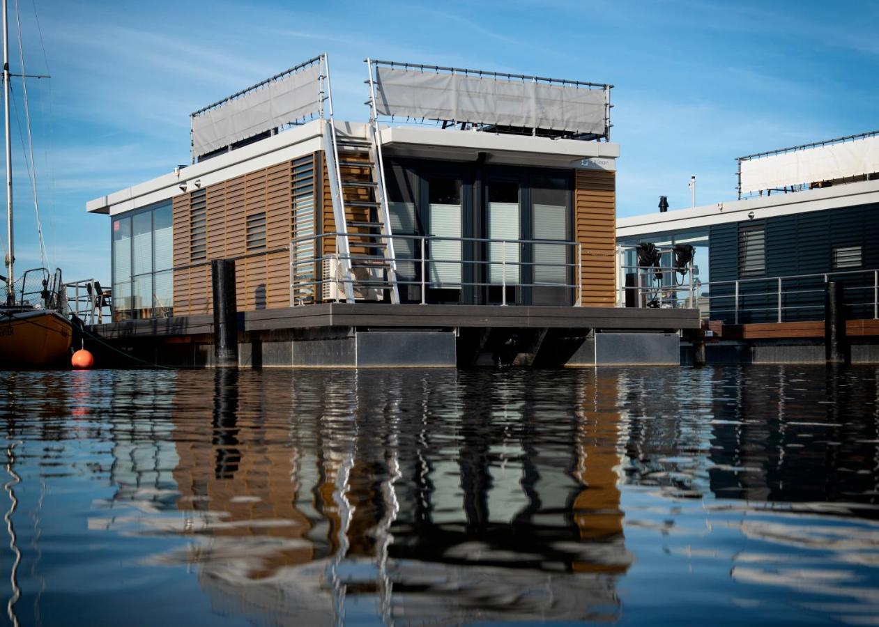 Welcome In - Houseboat 'Elysium' Met Eigen Aanlegsteiger Sneek - Offingawier Eksteriør bilde