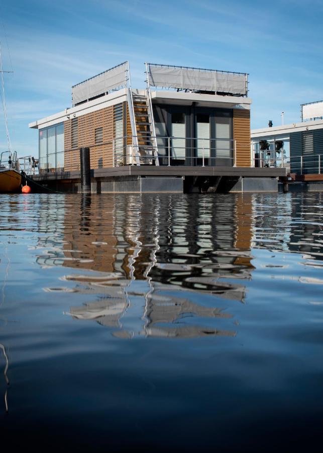 Welcome In - Houseboat 'Elysium' Met Eigen Aanlegsteiger Sneek - Offingawier Eksteriør bilde