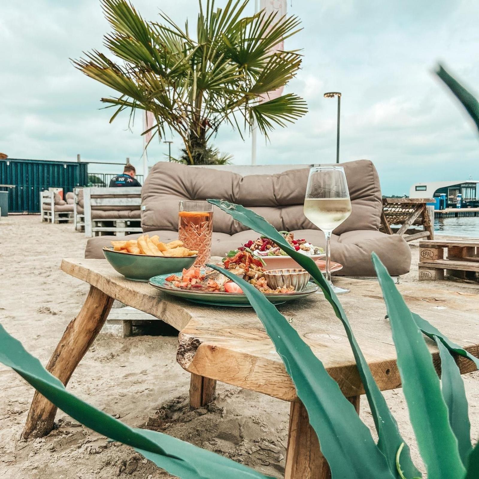 Welcome In - Houseboat 'Elysium' Met Eigen Aanlegsteiger Sneek - Offingawier Eksteriør bilde
